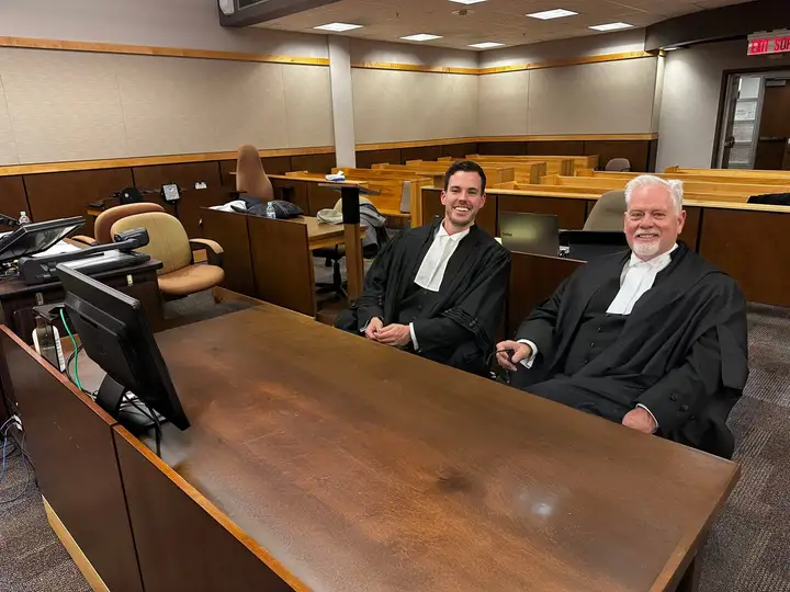 Michael Murphy, c.r., et Aodhan Murphy au palais de justice de Moncton